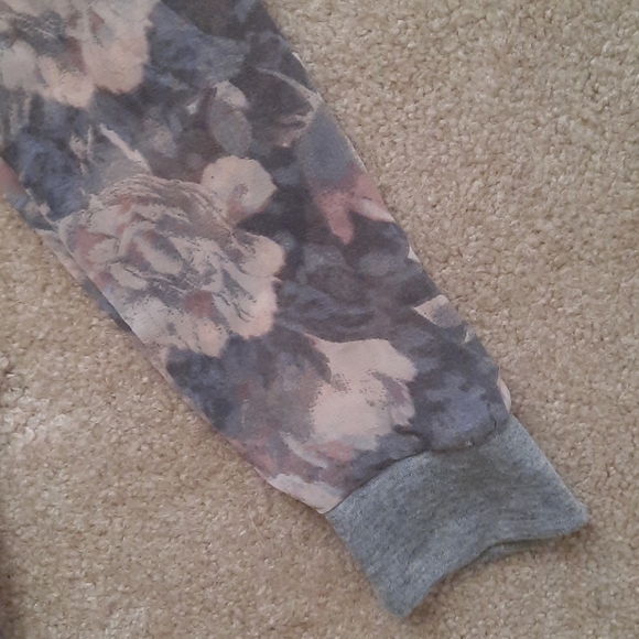 Floral top - Picture 3 of 7